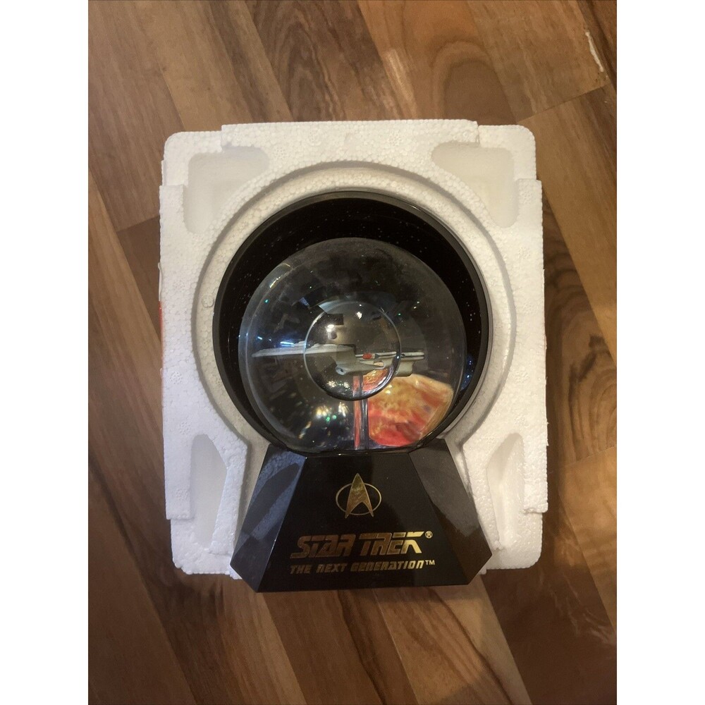 1993 Collector Star Trek USS Enterprise Lighted Musical Star Globe Halodome